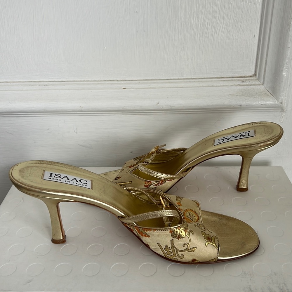 Isaac Mizrahi Gold Brocade Kitten Heels